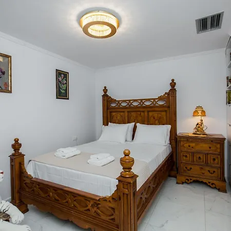 Theodosia Heritage Appartement *